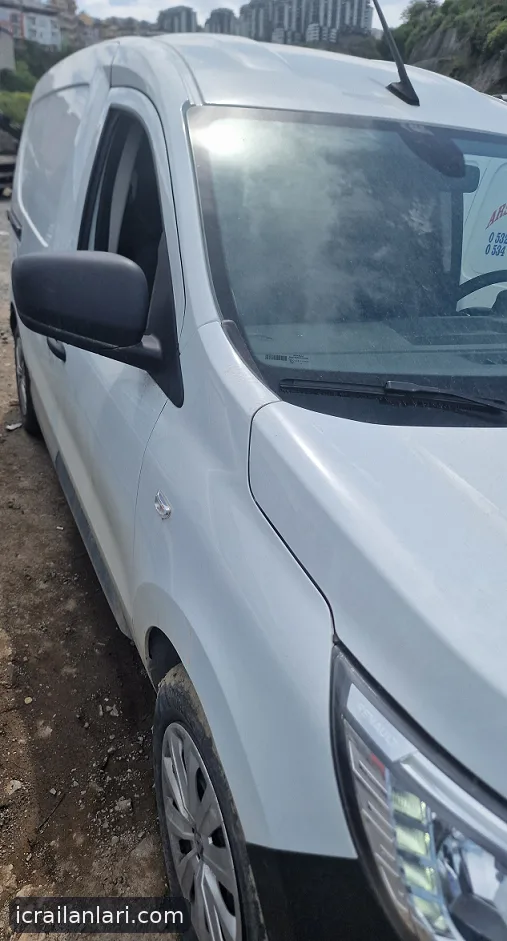 Satılık Renault Express 2023 - Trabzon Birinci Açık Artırma ilan görseli 3